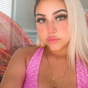 Meet your Posher, Effy